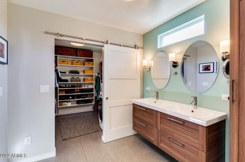 2145 Clarendon Ave, Phoenix AZ 85031-3142 exterior