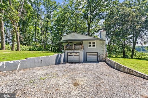 716 Creek Ln, West Deptford, NJ 08096-2002