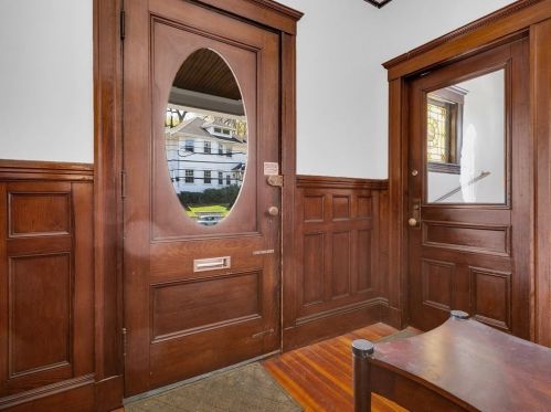 61 Paul Revere Rd, Arlington MA 02476-5729 exterior