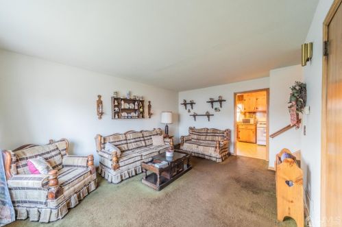 12 Oak St, Carteret, NJ 07008-2215