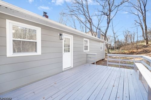 20 Loomis Ave, Wantage NJ  07461-2214 exterior