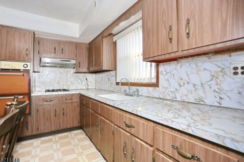 11 Van Rensselear St, Belleville NJ 07109-2911 exterior