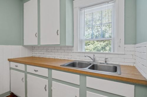 188 Newman Ave, Seekonk MA 02771-4911 exterior