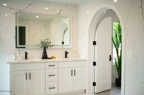 5801 30th St, Phoenix AZ  85016-2401 exterior