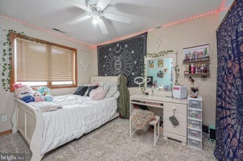 431 Meadowcroft Rd, West Deptford NJ 08096-4007 exterior