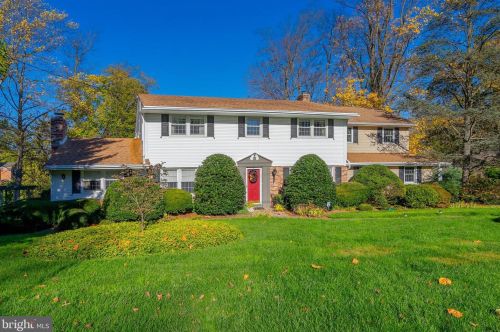 520 Hunter St, West Deptford, NJ 08096-2524