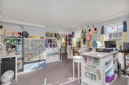 6 Munson Meeting, Chatham MA exterior