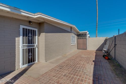 3825 Elm St, Phoenix AZ 85033-2112 exterior