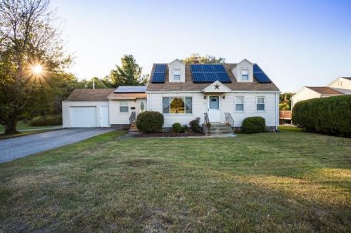 302 Pleasant St, Leicester, MA 01524-1437