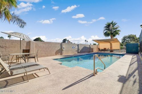 4245 43rd St, Phoenix AZ  85018-4213 exterior