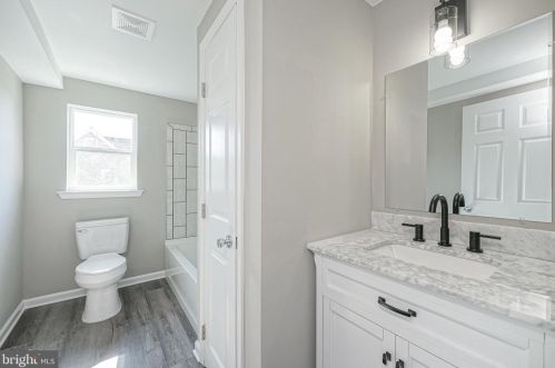 326 Billingsport Rd, West Deptford NJ 08066-2238 exterior