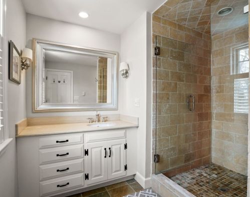 4 High St, Southborough MA 01772-1423 exterior