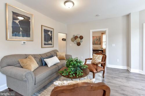 201 Maple Ave, West Deptford NJ  08093-1204 exterior