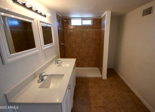 2562 Earll Dr, Phoenix AZ  85016-7404 exterior