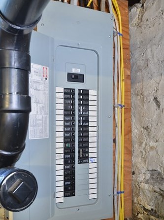 1626 Main St, Leicester MA 01524-1917 exterior