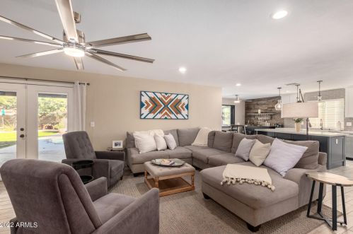 11605 37 Pl, Phoenix AZ 85050-2699 exterior