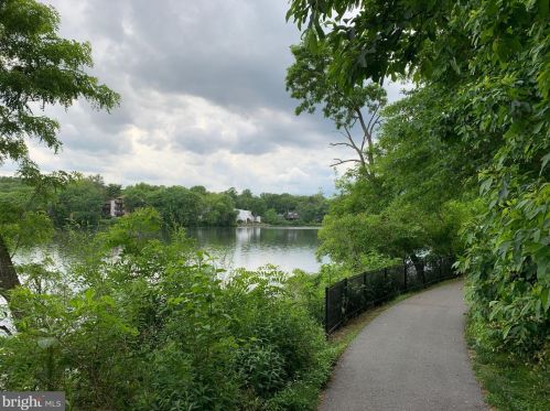 10051 Windstream Dr, Columbia MD 21044-2533 exterior