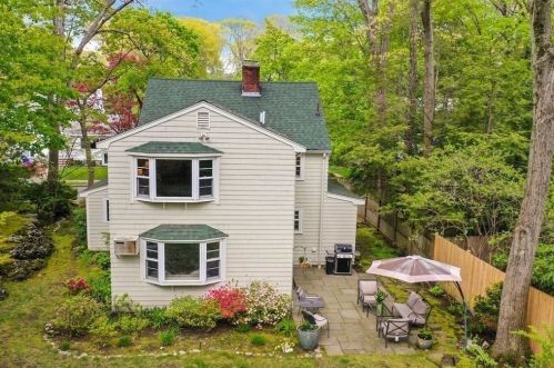 77 Wade St, Newton, MA 02461-1714