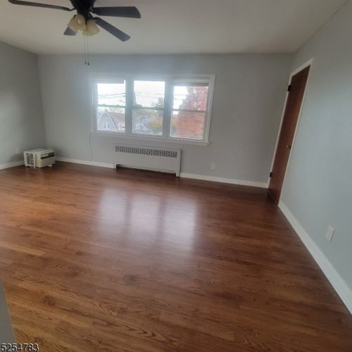 274 Greylock Pkwy, Belleville NJ  07109-2727 exterior