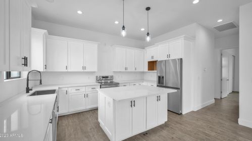 1018 25th St, Phoenix, AZ 85008-4913