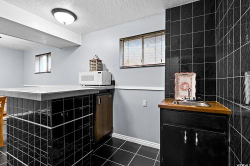 7993 Erique Way, Sandy UT 84093-6422 exterior