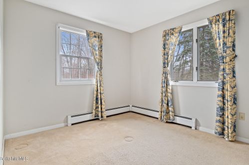 386 Oblong Rd, Williamstown MA 01267-3039 exterior