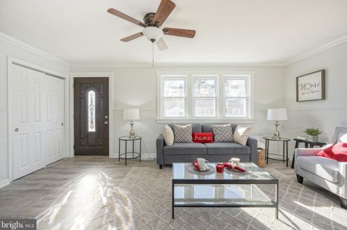 1107 Princeton Ave, West Deptford, NJ 08063-1721