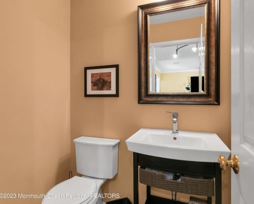 208 Winding Way, Little Silver NJ 07739-1763 exterior