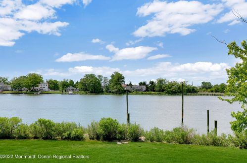 56 Rivers Edge Dr, Little Silver NJ 07739-1706 exterior