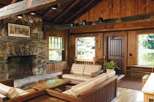 2080 Undermountain Rd, Sheffield MA 01257-9639 exterior