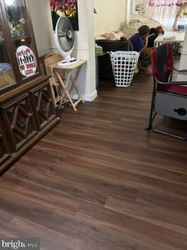 6637 Horrocks St, Philadelphia, PA 19149-2228