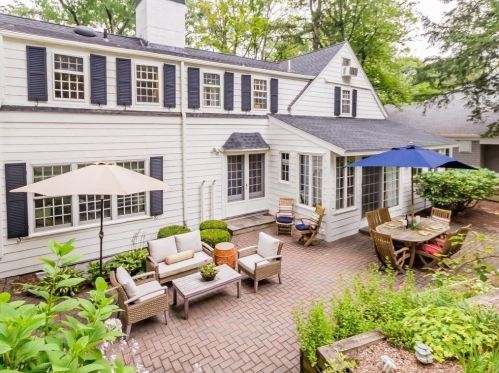 146 Arnold Rd, Newton MA 02459-3046 exterior