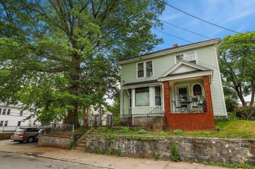 28 Albion St, Lawrence, MA 01841-2720