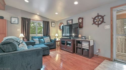 72 High Mountain Rd, Skyline Lakes, NJ 07456-2508