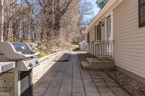 277 Haverhill St, North Reading MA 01864-1452 exterior