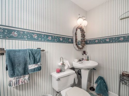 12 Candlewood St, Worcester MA 01602-2804 exterior