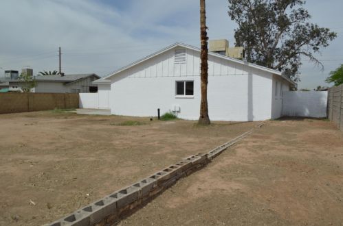 2007 59th Ave, Phoenix AZ 85033-2823 exterior