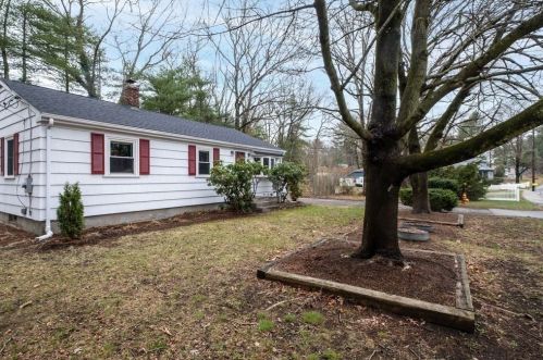 475 Newman Ave, Seekonk MA 02771-4606 exterior