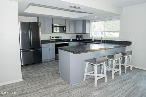 2322 Country Gables Dr, Phoenix AZ 85053-4532 exterior