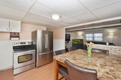 98 Kenberma Rd, Worcester MA 01604-5308 exterior