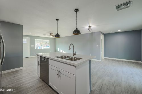 2201 65 Dr, Phoenix AZ 85033-1605 exterior