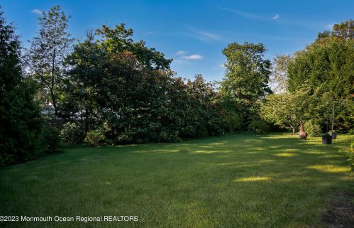 208 Winding Way, Little Silver NJ 07739-1763 exterior