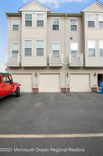 1 Kyle Dr, Tinton Falls NJ 07712-7535 exterior