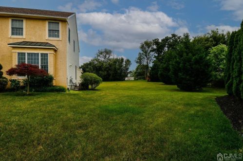 10 Summerhill Ct, Columbus NJ  08022-1970 exterior