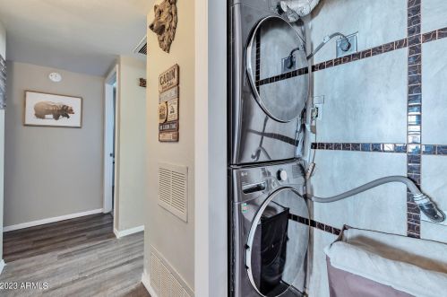 3418 Country Gables Dr, Phoenix AZ  85053-4732 exterior