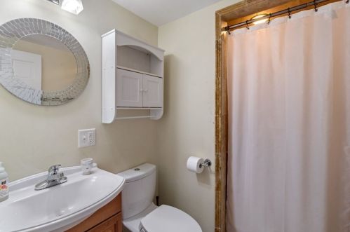 12 Narragansett Rd, Quincy MA 02169-2453 exterior