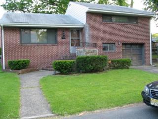 256 Beverly Hills Rd, West Fort Lee NJ  07024-5601 exterior