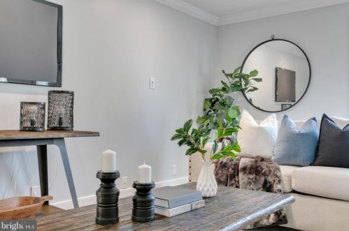 301 Lincoln Ave, West Deptford NJ  08066-1132 exterior