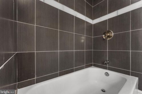 252 Greenwich Ave, West Deptford NJ  08066-2229 exterior