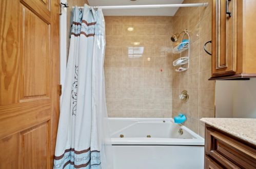 1613 Maple Ave, Forest View IL 60402-1546 exterior